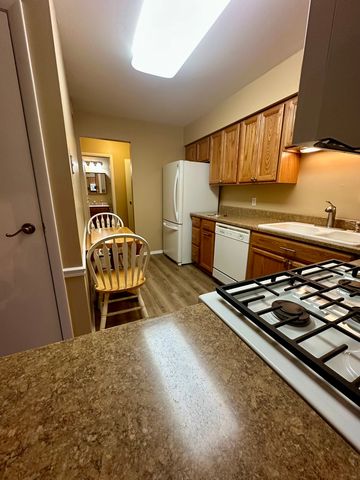 925 Wiltshire Drive D, Mchenry, IL 60050