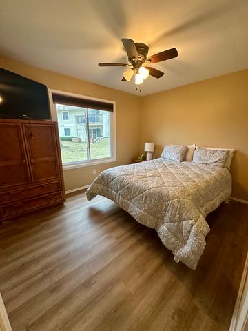 925 Wiltshire Drive D, Mchenry, IL 60050