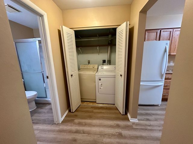 925 Wiltshire Drive D, Mchenry, IL 60050