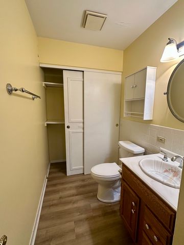 925 Wiltshire Drive D, Mchenry, IL 60050