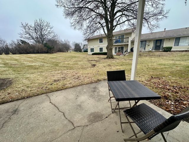 925 Wiltshire Drive D, Mchenry, IL 60050