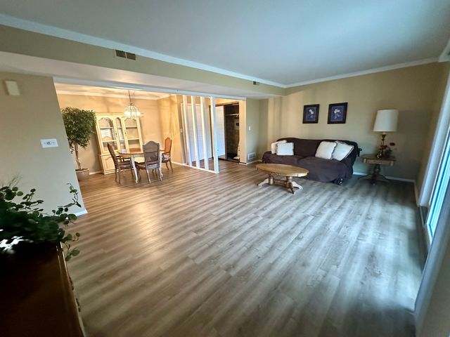 925 Wiltshire Drive D, Mchenry, IL 60050