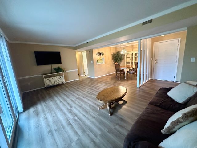 925 Wiltshire Drive D, Mchenry, IL 60050