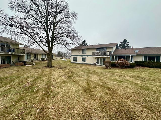 925 Wiltshire Drive D, Mchenry, IL 60050