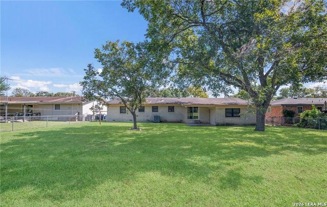 445 Granada, New Braunfels, TX 78130