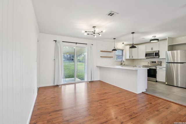 445 Granada, New Braunfels, TX 78130