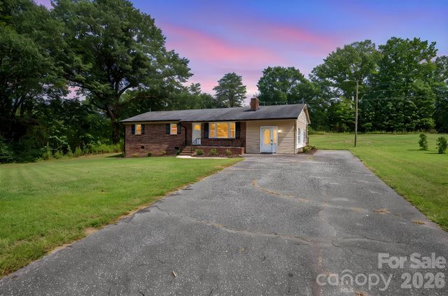 1081 Redleaf Trail, Lincolnton, NC 28092