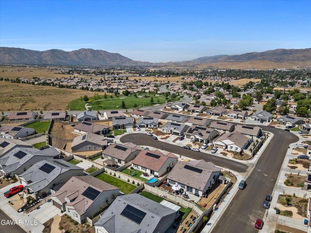 212 Artina Court, Tehachapi, CA 93561