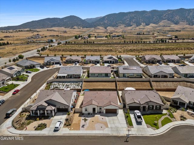 212 Artina Court, Tehachapi, CA 93561