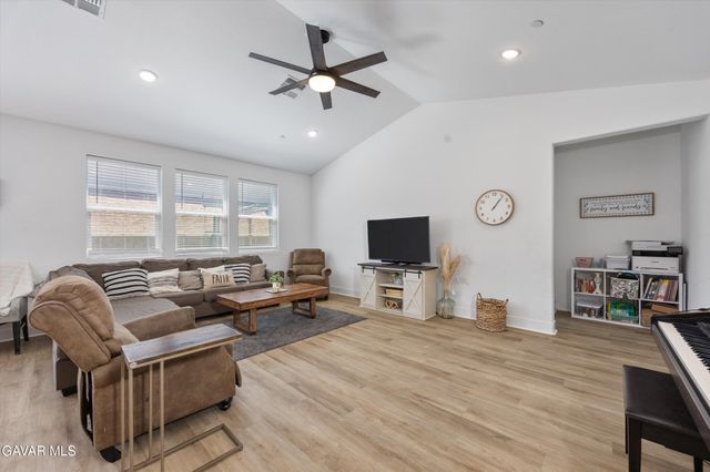 212 Artina Court, Tehachapi, CA 93561