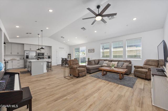 212 Artina Court, Tehachapi, CA 93561