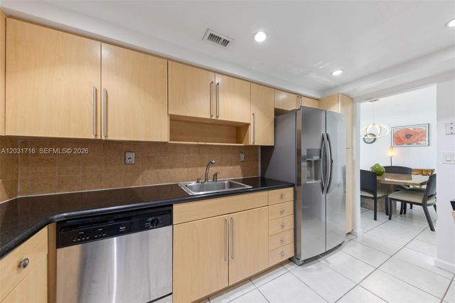 10350 W Bay Harbor Dr 5E, Bay Harbor Islands, FL 33154