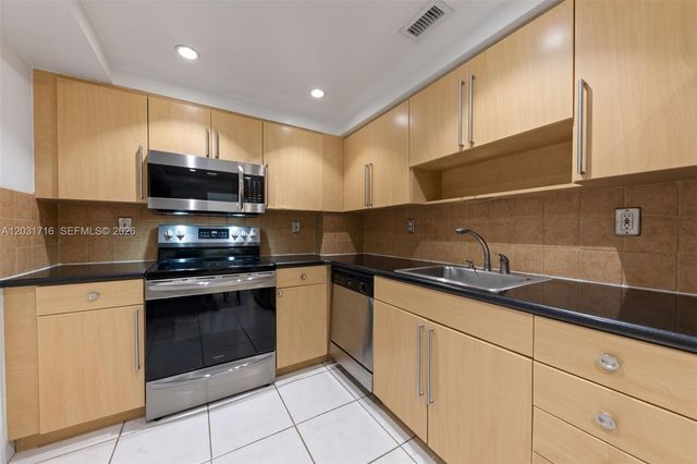 10350 W Bay Harbor Dr 5E, Bay Harbor Islands, FL 33154