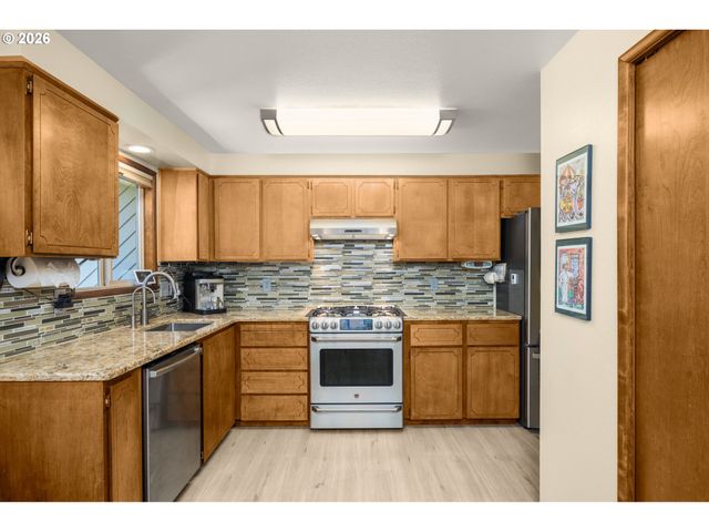 3128 Se TIMBERLAKE Dr, Hillsboro, OR 97123