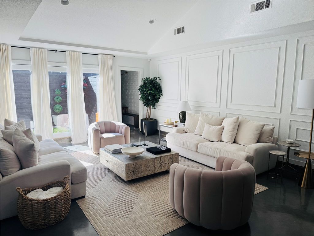 6332 Southpoint Drive, Dallas, TX 75248