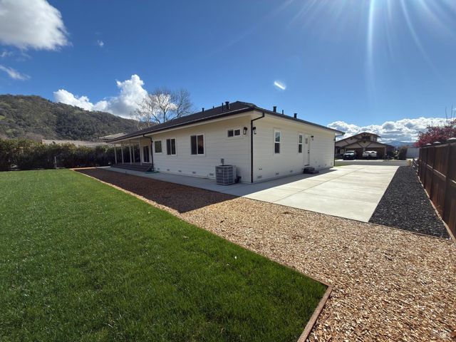 8388 Paradise Lagoon Dr, Lucerne, CA 95458