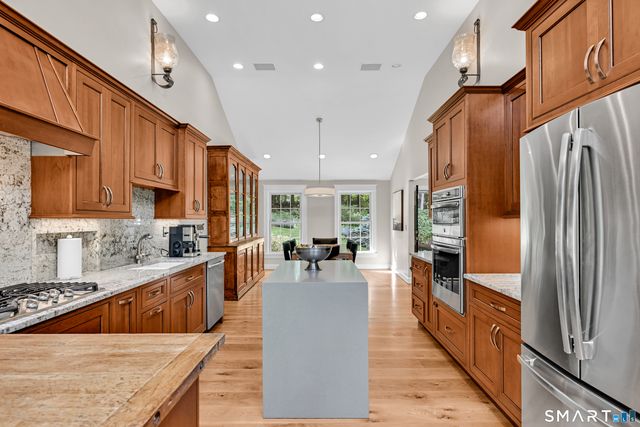 14 Saw Mill Road, Weston, CT 06883