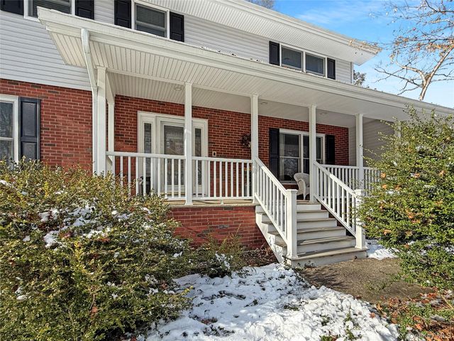 31 Pleasant Ridge Drive, Poughkeepsie, NY 12603