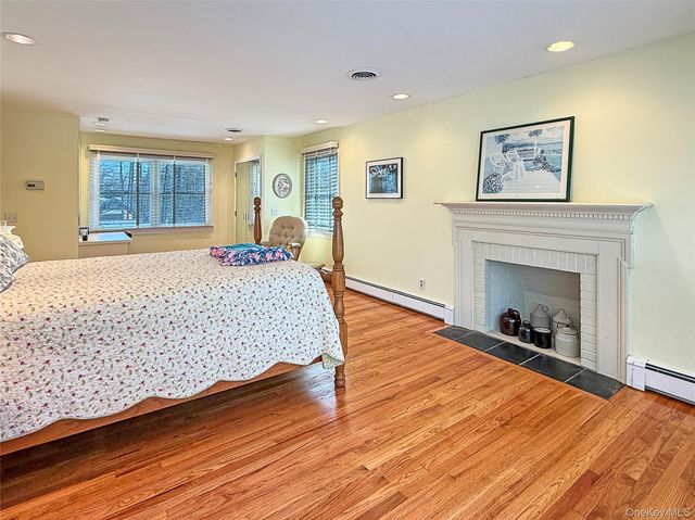 31 Pleasant Ridge Drive, Poughkeepsie, NY 12603