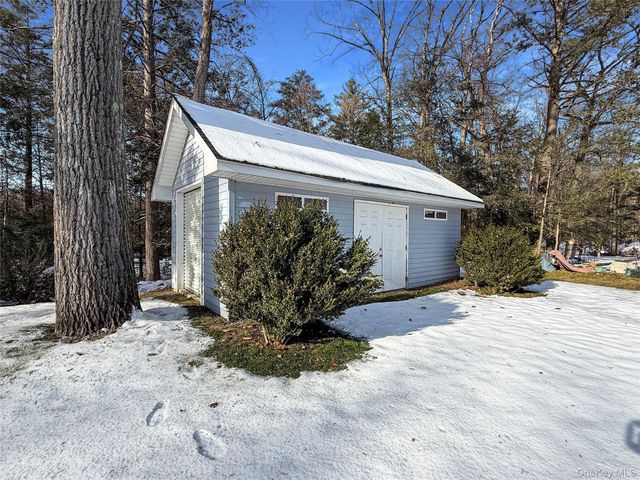 31 Pleasant Ridge Drive, Poughkeepsie, NY 12603