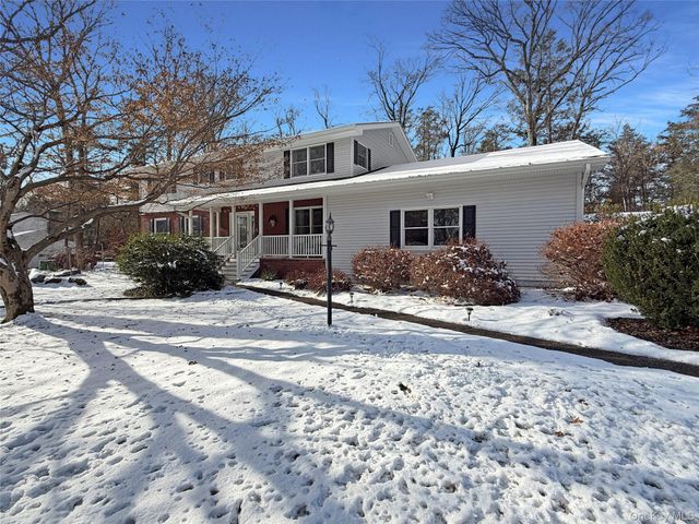 31 Pleasant Ridge Drive, Poughkeepsie, NY 12603