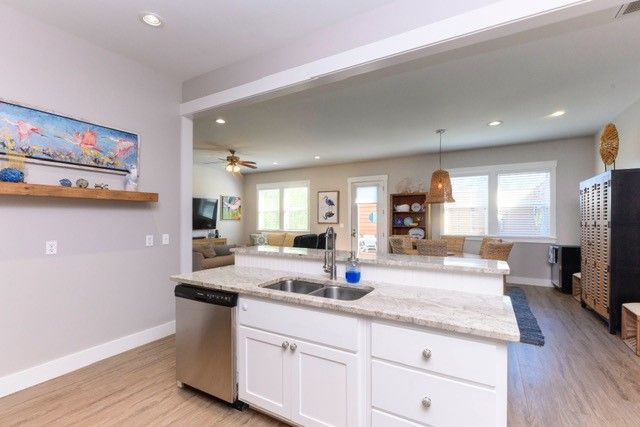 101 Boardwalk Ave, Rockport, TX 78382