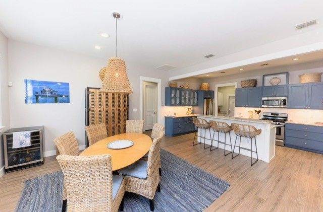 101 Boardwalk Ave, Rockport, TX 78382