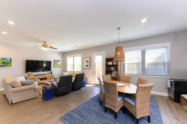 101 Boardwalk Ave, Rockport, TX 78382