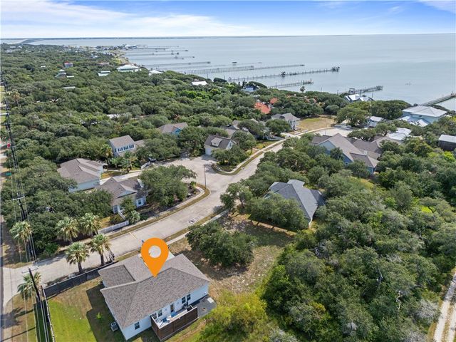 101 Boardwalk Ave, Rockport, TX 78382