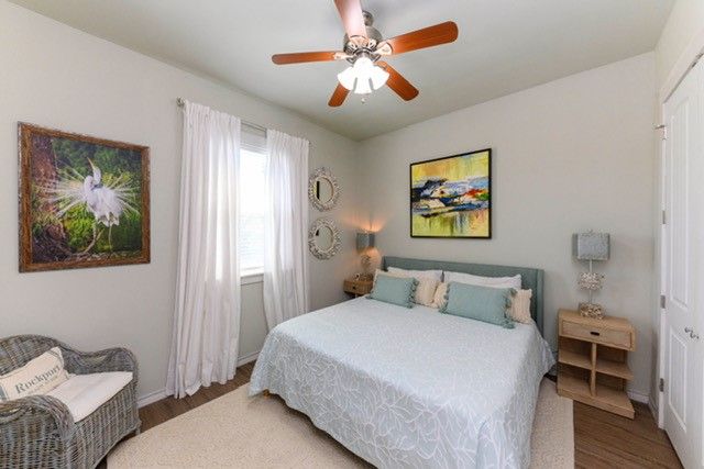 101 Boardwalk Ave, Rockport, TX 78382