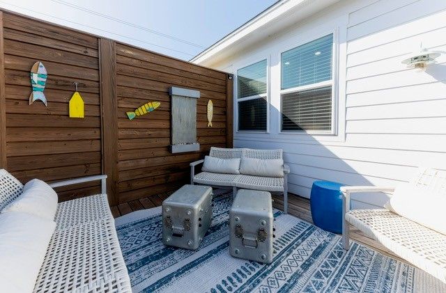 101 Boardwalk Ave, Rockport, TX 78382