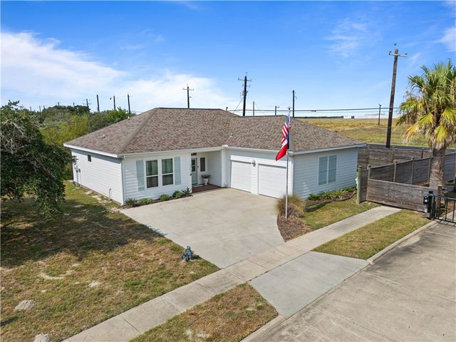 101 Boardwalk Ave, Rockport, TX 78382