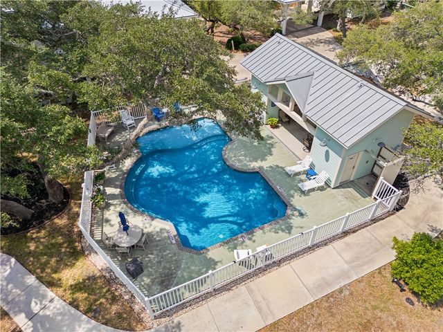 101 Boardwalk Ave, Rockport, TX 78382