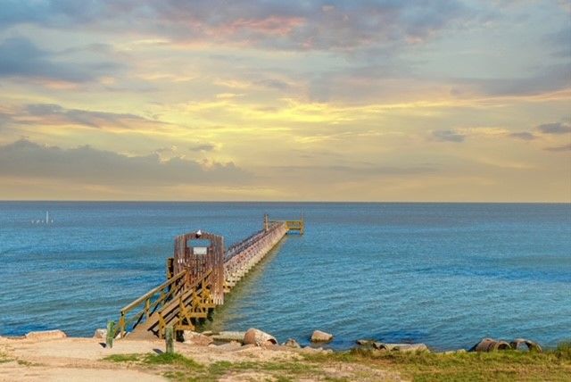 101 Boardwalk Ave, Rockport, TX 78382
