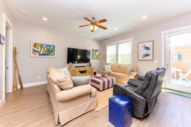 101 Boardwalk Ave, Rockport, TX 78382