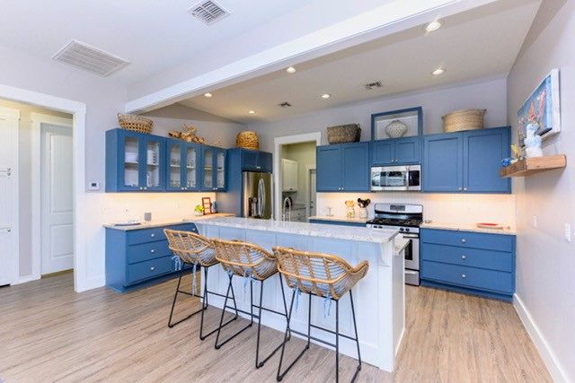 101 Boardwalk Ave, Rockport, TX 78382