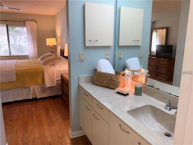 4562 KINGSMERE 41, Sarasota, FL 34235