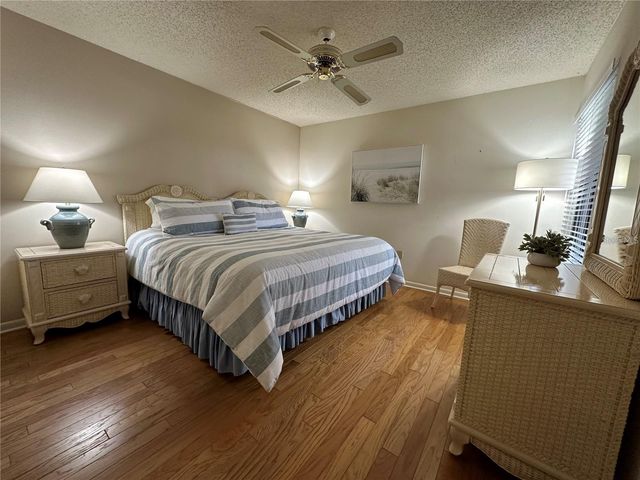 4562 KINGSMERE 41, Sarasota, FL 34235