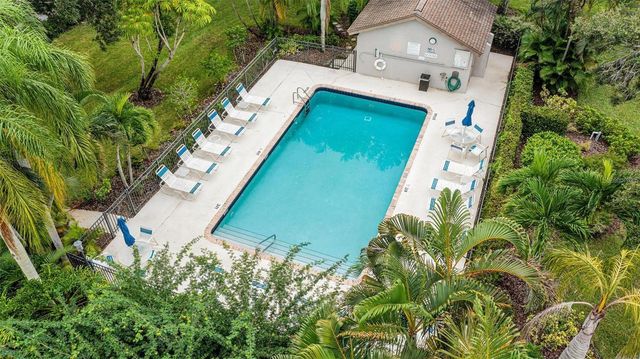 4562 KINGSMERE 41, Sarasota, FL 34235