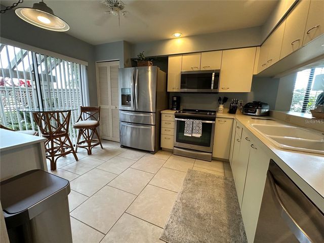 4562 KINGSMERE 41, Sarasota, FL 34235