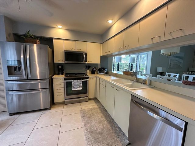 4562 KINGSMERE 41, Sarasota, FL 34235