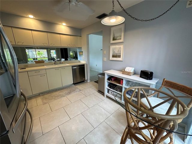 4562 KINGSMERE 41, Sarasota, FL 34235