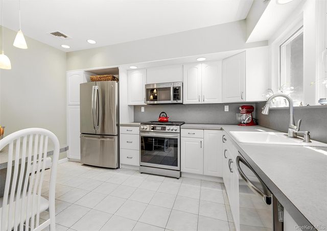 75 Wagg Avenue, Malverne, NY 11565