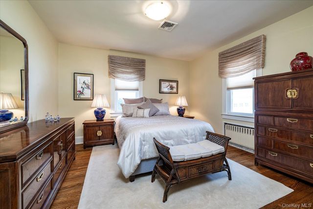 75 Wagg Avenue, Malverne, NY 11565