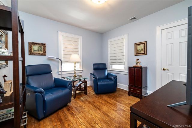 75 Wagg Avenue, Malverne, NY 11565