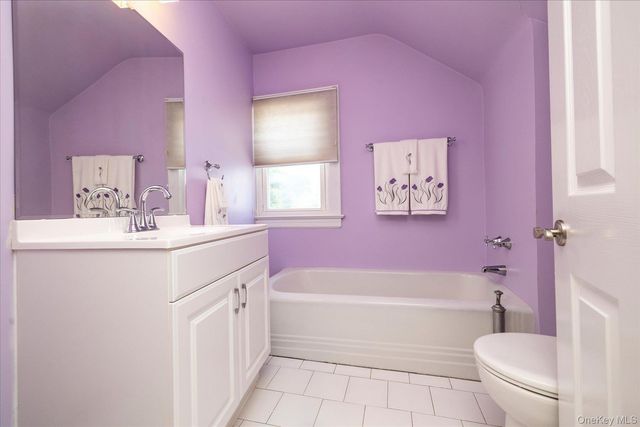 75 Wagg Avenue, Malverne, NY 11565