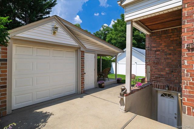 75 Wagg Avenue, Malverne, NY 11565