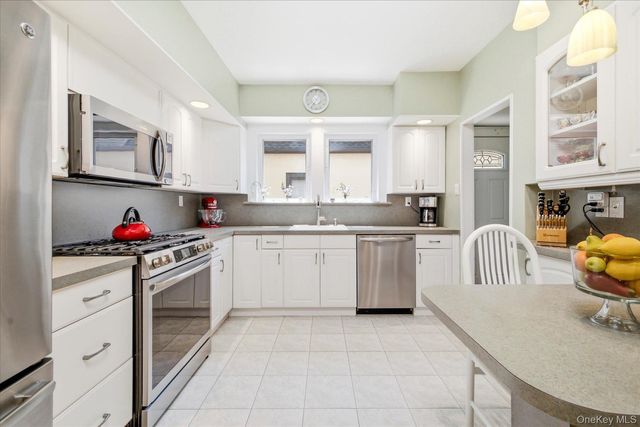 75 Wagg Avenue, Malverne, NY 11565