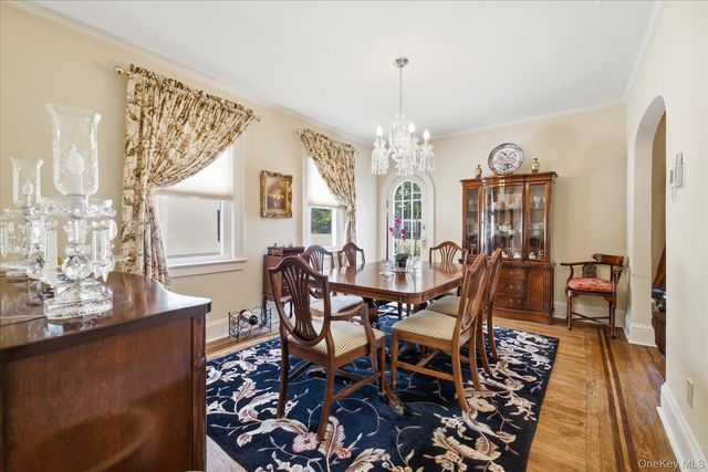 75 Wagg Avenue, Malverne, NY 11565
