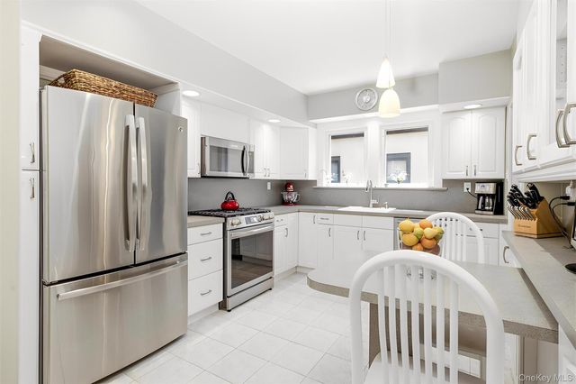 75 Wagg Avenue, Malverne, NY 11565